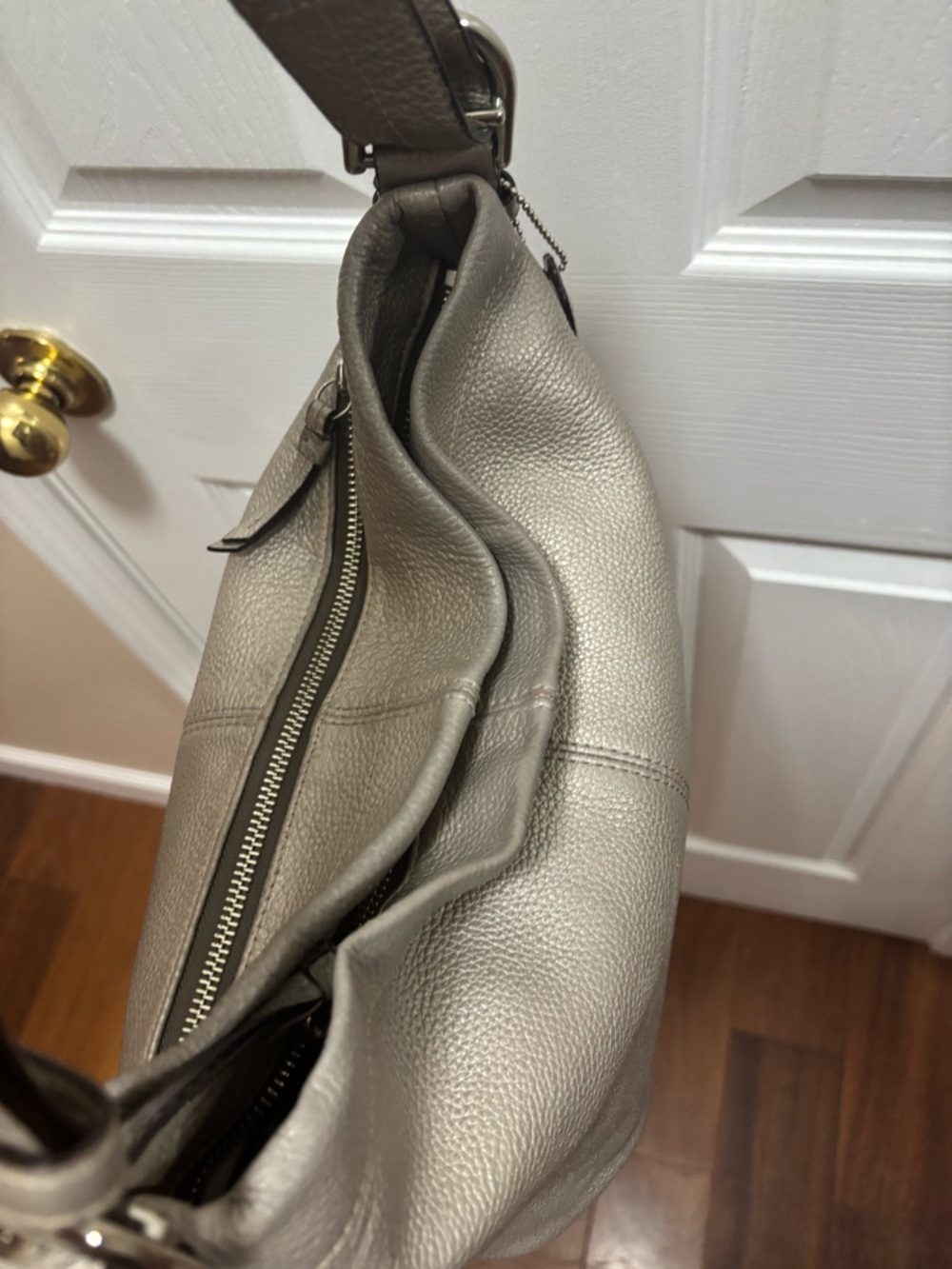 Coach C1120-F15064 24CM Convertible
Metallic Silver Pebbled Leather Hobo in GUC - Picture 14 of 16